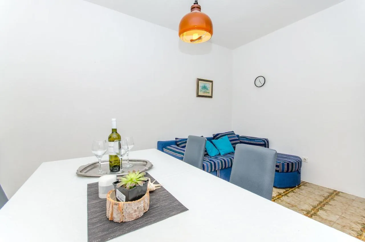 Apartments Bee Maja Trogir 0*,